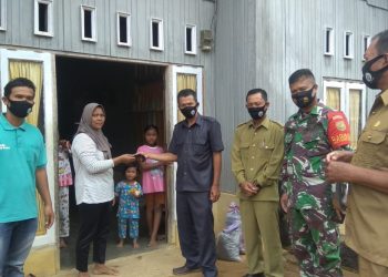 Desa Talang Baru |  Pembagian Masker Untuk Warga Desa Dalam Rangka Protap Kesehatan di Tengah Pandemi Covid-19