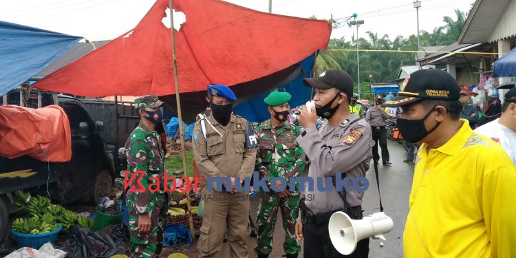 Operasi Pendisiplinan Protokol Kesehatan Pencegahan Covid-19 di Pasar Desa Pulai Payung
