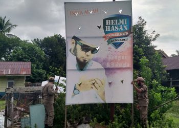 Panwascam Ipuh ” Penertiban Alat Peraga Sosialisasi (APS)