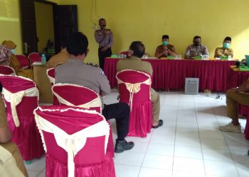 Kapolsek Sungai Rumbai Sosialisasikan Maklumat Kapolri dan Surat Edaran Bupati NO : 360/220/Covid-19/XII/2020