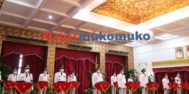 Gubernur Rohidin Mersyah Melantik Bupati dan Wakil Bupati Terpilih dalam Pilkada Serentak.