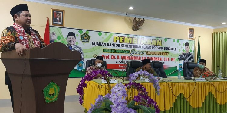 Dirjen Pendis Kemenag RI Kampanyekan Komitmen Moderasi Beragama di Pembinaan ASN di Jajaran Keluarga Besar Kemenag Provinsi Bengkulu