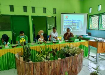 Sosialisasi Pendidikan “Politeknik Kelapa Sawit Citra Widya Edukasi (CWE) Goes To MAN 1 Mukomuko