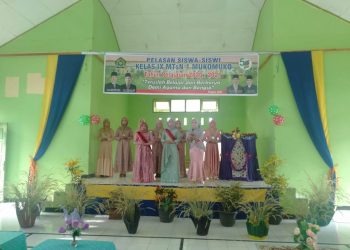 Keharuan Selimuti Pelepasan Siswa Kelas IX MTsN 1 Mukomuko