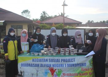 MAN Sosial Project (MSP) Bersama TNI-POLRI Bagi-bagi Takjil dan Masker Ke Pengguna Jalan