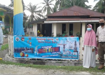 Pemdes dan Relawan Covid-19 Desa Pasar Baru Lakukan Penyemprotan Disinfektan ke Masjid Jelang Sholat Idul Fitri