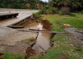 Akibat Hujan Deras, Pelapis Tebing TPI Desa Pulau Makmur Amblas