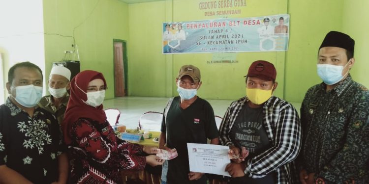 Wabup  Mukomuko Hadiri Penyaluran BLT-DD Bulan ke-4 di Desa Semundam