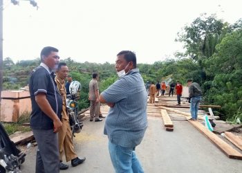 Setelah Viral Di Medsos, Jembatan Penghubung Kecamatan Malin Deman Diperbaiki