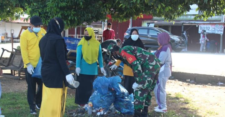 Forkopincam Ipuh Gelar Gotong Royong dan Penyemprotan Disinfektan (Jumat Bersih dan Steril Covid-19)