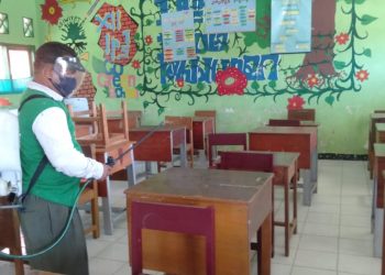 MAN 1 Mukomuko Gerakan Jumat Bersih dan Steril Covid-19 di Lingkungan Madrasah