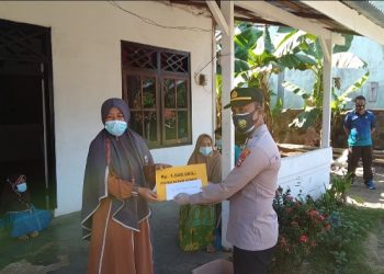 Batalkan Resepsi Pernikahan Akibat Positif Covid-19, Kapolsek Sungai Rumbai Beri Santunan ke Warga