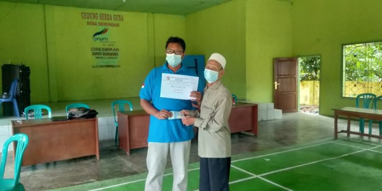 Pemdes Semundam Salurkan BLT-DD Tiga Bulan