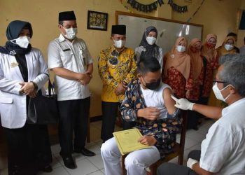 Kakanwil Kemenag & Gubernur Bengkulu Pantau Langsung Vaksinasi Pelajar MAN 2 Kota Bengkulu