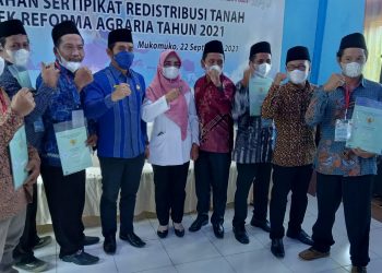 Dua Desa di Kecamatan Penarik Terima Sertifikat Redistribusi Tanah Objek Reforma Agraria Oleh Presiden RI