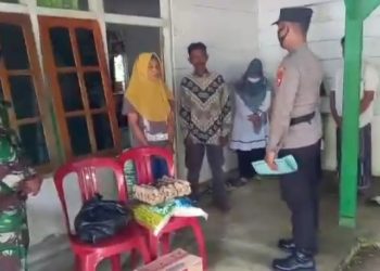 Polsek Sungai Rumbai Melaksanakan Giat Binrohtal Kepada Nakes Serta Kunjungi Warga Yang Sakit