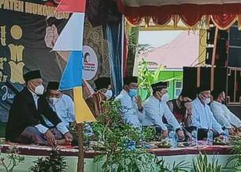 Kunjungi Ponpes Al-Imam Dalam Rangka Peringatan Hari Santri, Bupati Sapuan Pimpin Apel Siaga