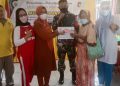 Pemdes Pasar Ipuh Jemput Bola Salurkan BLT-DD Kerumah Warga Lansia