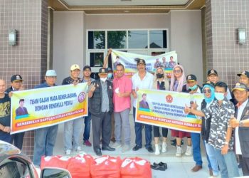 Team Gajah Mada Bekerjasama Dengan Komunitas Bengkulu Peduli Menyalurkan Bantuan