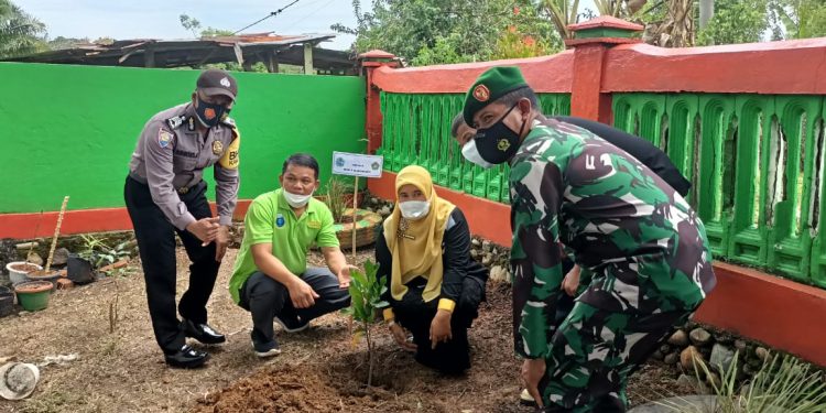 Peringati Sumpah Pemuda, MAN 1 Mukomuko Adakan Penghijauan