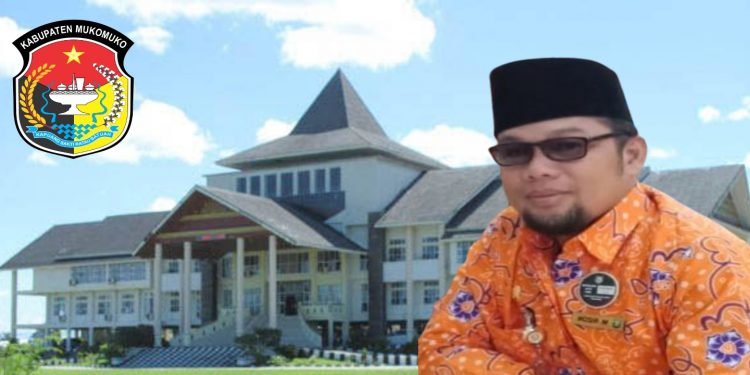 Tingkatkan Kinerja Tenaga Kebersihan, Kadis LH Beri Reward ke Beberapa Petugas Terbaik Tiap Bulannya