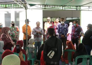 Dalam Rangka Peringatan HKN, Bupati & Wabup Mukomuko Sambangi Lokasi Vaksinasi Covid-19