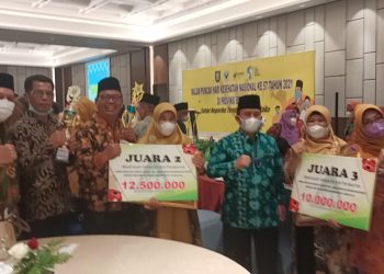 Kakanwil Kemenag Provinsi Bengkulu Memberi Apresiasi Kepada Madrasah Pemenang Lomba Sekolah Sehat
