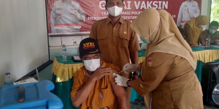 Percepatan Vaksinasi Covid-19, Pemdes Tirta Mulya Fasilitasi Vaksinasi Warga Desa