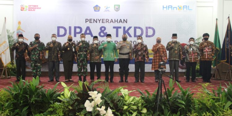 Penyerahan DIPA dan TKDD Provinsi Bengkulu Tahun Anggaran 2022