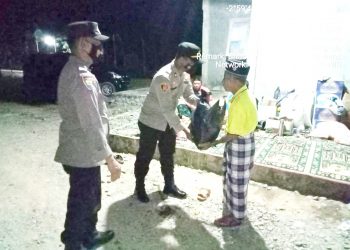 Peduli Kasih, Kapolsek Mukomuko Selatan Berikan Bantuan Kepada Korban Kebakaran
