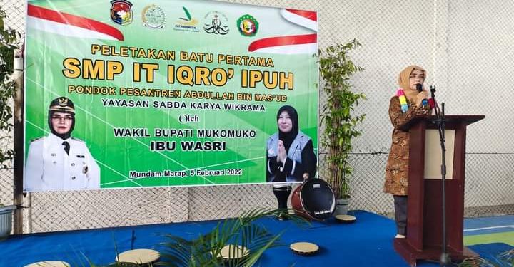 Wabup Wasri Meletakan Batu Pertama Pembangunan SMP IT IQRO’ Ipuh