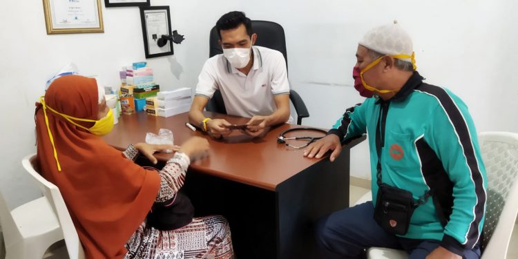 Inspiratif : Dokter di Ipuh “Jumat Berkah Berobat Bayar Sukarela