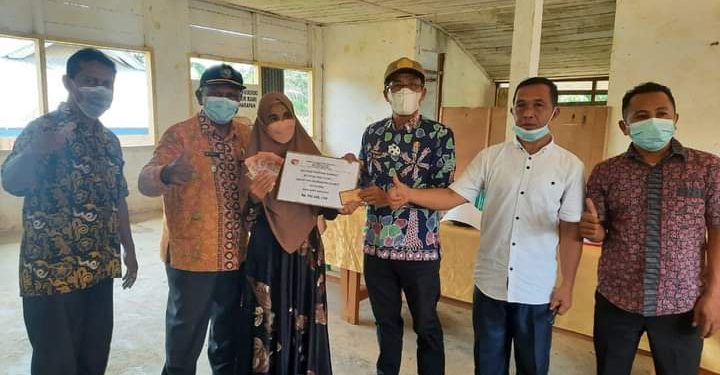 Pemdes Bukit Harapan, Sekdakab Mukomuko Monitor Langsung Penyaluran BLT-DD Tahap I Tahun Anggaran 2022