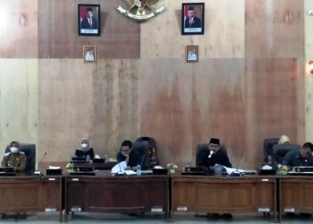 Rapat Paripurna : Nota Penjelasan Laporan Keterangan Pertanggungjawaban (LKPJ) di Tunda