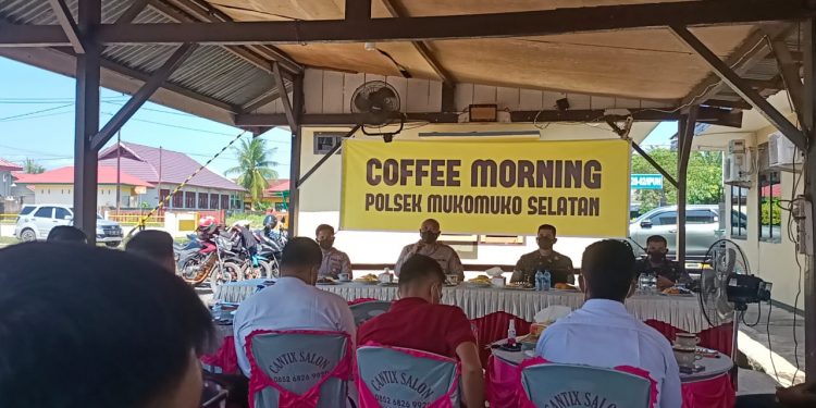 Polres Mukomuko dan Kodim 0428 Mukomuko Gelar Coffee Morning Bersama Mayarakat Desa
