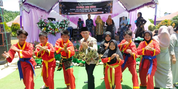 Generasi Yang Tangguh, Patriot Masa Depan Kebanggaan Keluarga : SMPN 02 Mukomuko Gelar Pelepasan Siswa Kelas IX Angkatan Ke- 38 Tahun 2022