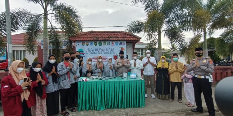 Ramadhan 1443 H : Bulan Indah Bulan Berkah, Berbagi Masker & Takjil Kepada Pengguna Jalan