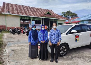 Kedepankan Prokes Covid-19, Kepala UPTD Puskesmas Ipuh ikut serta memantau kegiatan Pilkades