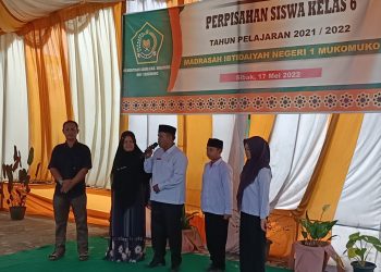 Tangis Tak Terbendung Warnai Pelepasan Peserta Didik  MIN 1 Mukomuko Tahun Pelajaran 2021-2022