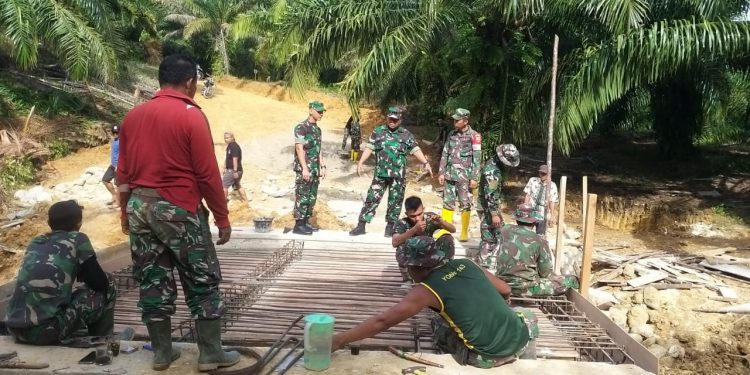 Komandan Kodim 0428/MM Dampingi Kasi Teritorial Korem 041/Gamas Tinjau Lokasi TMMD