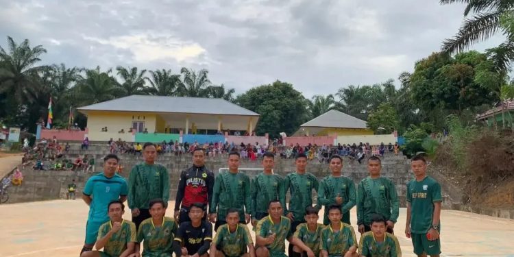 Menjaga Imunitas Tubuh Satgas TMMD Kodim 0428/Mukomuko Giatkan Olah Raga Bersama Warga Desa