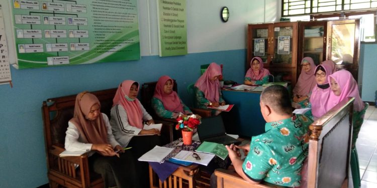 Menuju Sekolah Sehat Nasional: TIM Penilai Gelar Pengecekan UKS MAN 1 Mukomuko