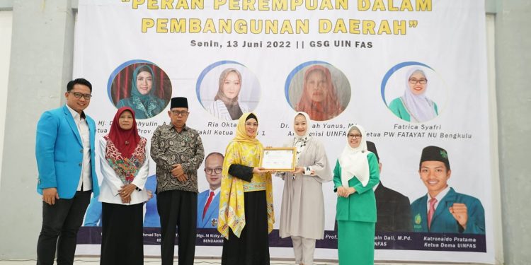 Derta Wahyulin : Perempuan Kunci Hadirnya Generasi Berkualitas