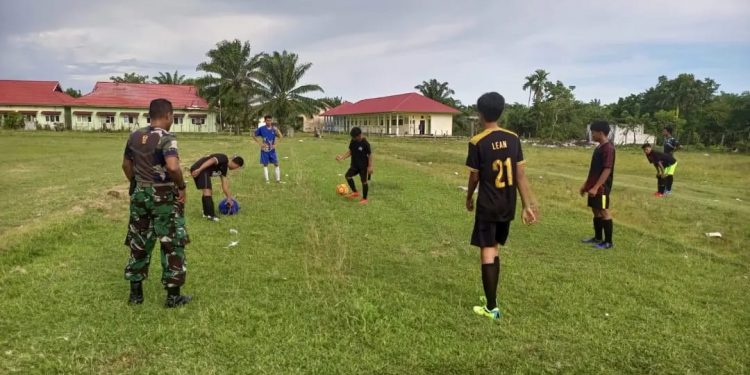 Kodim 0428/Mukomuko Gelar Pelatihan Sepak Bola Secara Terpusat Kepada Tim Pemain Liga Santri