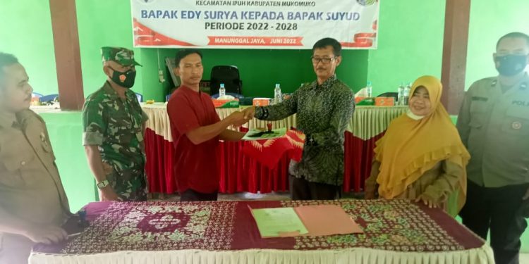 Bersama Membangun Desa, Pemdes Manunggal Jaya Gelar Sertijab Kades