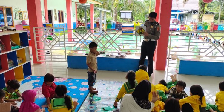 Kenalkan Tertib Lalulintas Sejak Dini, Satlantas Polres Mukomuko Gelar Sosialisasi Tertib Lalulintas di TK ALBARA