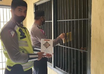 Kunjungi Tahanan, Unit Kamsel Satlantas Polres Mukomuko Beri Siraman Kalbu dan Bagikan Alquran Kepada Para Tahanan