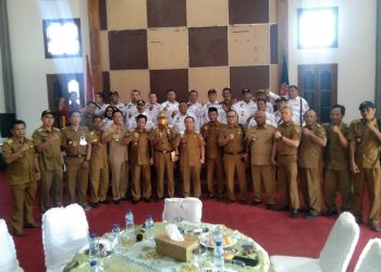 Gelar Pertemuan Dengan Para Camat dan APDESI Mukomuko, Bupati Sapuan Minta Sinergitas Untuk Membangun Kapuang Sati Rantau Batuah