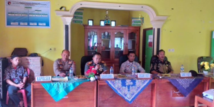 Danramil 428-01 Mukomuko Hadiri Pengukuhan dan Peningkatan Peran Tugas Satlinmas Desa se Kecamatan V Koto