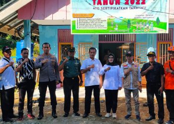 Wakil Bupati Mukomuko Kunjungi dan Beri Bantuan Kepada Warga Korban Banjir di Desa Pondok Kopi